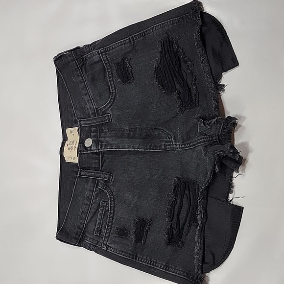 Hollister Short-Short High Rise Black Denim Distressed / Destroyed Shorts Size 3 - Picture 1 of 8